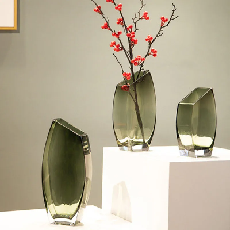Nordic Light luxury Creative geometric oblique mouth square transparent glass vase soft home decoration flower arrangerment
Nordic Light luxury Creative geometric oblique mouth square transparent glass vase soft home decoration flower arrangerment