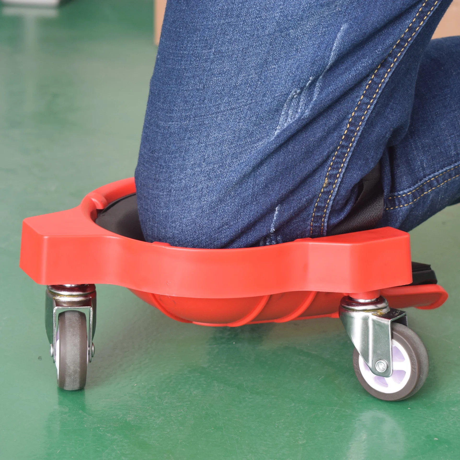 1piece Rolling Knee Protection Pad with Wheels Padded Creeper Platform Laying Tile or Vinyl Auto Painted Repair Protecting
1piece Rolling Knee Protection Pad with Wheels Padded Creeper Platform Laying Tile or Vinyl Auto Painted Repair Protecting