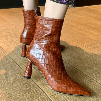 Luxury Genuine Leather Print Pointed Toe Ankle Boots Women Fashion Round Heel Zipper Fashion Boots Female Black Brown Winter
Luxury Genuine Leather Print Pointed Toe Ankle Boots Women Fashion Round Heel Zipper Fashion Boots Female Black Brown Winter