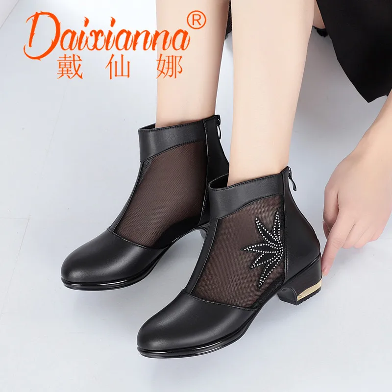 2019 New Style Genuine Leather Boots Genuine Leather Hollow out WOMEN'S Boot Lace Breathable Short Boots Net Boots Flat Heel Lea
2019 New Style Genuine Leather Boots Genuine Leather Hollow out WOMEN'S Boot Lace Breathable Short Boots Net Boots Flat Heel Lea