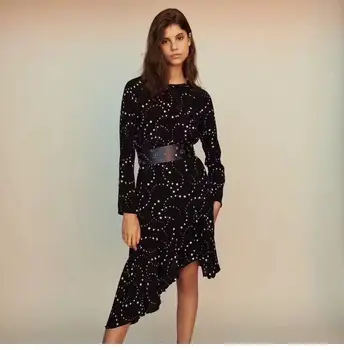 2019 Autumn New women's star star print asymmetrical ruffled dress
2019 Autumn New women's star star print asymmetrical ruffled dress