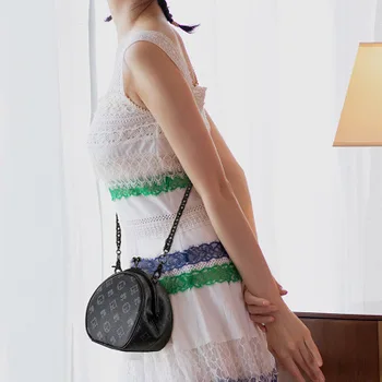 bags for women 2020 summer new Japanese clip retro small round bag clip buckle contrast presbyopia mini bag sac a main bolsos
bags for women 2020 summer new Japanese clip retro small round bag clip buckle contrast presbyopia mini bag sac a main bolsos