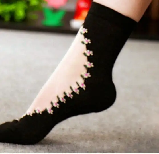 10sets Well 2019 New 1 Pair Beautiful Women Lace Socks Crystal Glass Silk Short Thin Transparent Roses Flower Socks Free Ship 
10sets Well 2019 New 1 Pair Beautiful Women Lace Socks Crystal Glass Silk Short Thin Transparent Roses Flower Socks Free Ship
