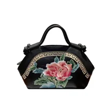 Chinese Style Embroidery Female Handbag 2021 New Style Peony Flower Fashion Atmosphere Female Single Shoulder Bag Authentic 
Chinese Style Embroidery Female Handbag 2021 New Style Peony Flower Fashion Atmosphere Female Single Shoulder Bag Authentic