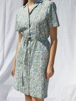 V-neck Women Cotton Dress Short Sleeve Floral Printed Prairie Chic Lace-up Double Pockets Vintage Knee-length Dress with Buttons 
V-neck Women Cotton Dress Short Sleeve Floral Printed Prairie Chic Lace-up Double Pockets Vintage Knee-length Dress with Buttons