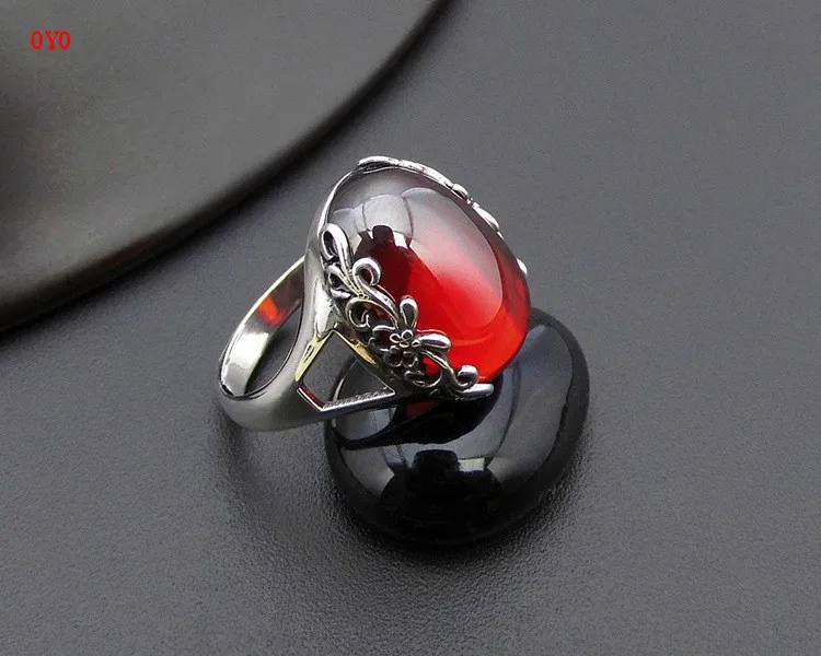 100%S925 sterling silver middle finger ring Thai silver boutique ring garnet index finger ring
100%S925 sterling silver middle finger ring Thai silver boutique ring garnet index finger ring