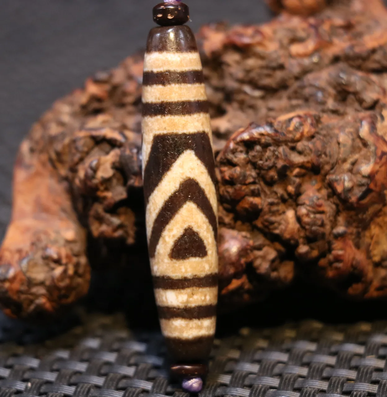Magic Power Treasure Tibetan old Agate Peak Top Success dZi Bead Pendant Amulet Pendant LKbrother Talisman UPD210527A4
Magic Power Treasure Tibetan old Agate Peak Top Success dZi Bead Pendant Amulet Pendant LKbrother Talisman UPD210527A4