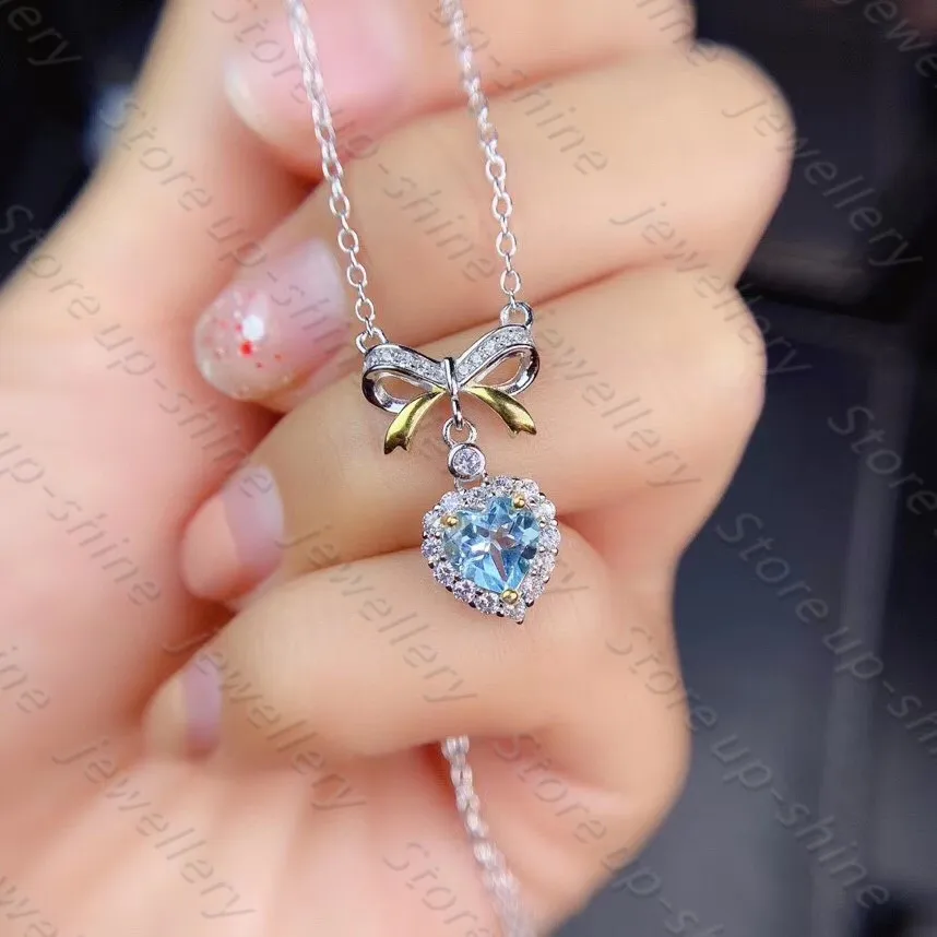 Hot sale style natural blue topaz 925 silver Two-color electroplating process women's pendant luxury atmosphere fashion trend
Hot sale style natural blue topaz 925 silver Two-color electroplating process women's pendant luxury atmosphere fashion trend