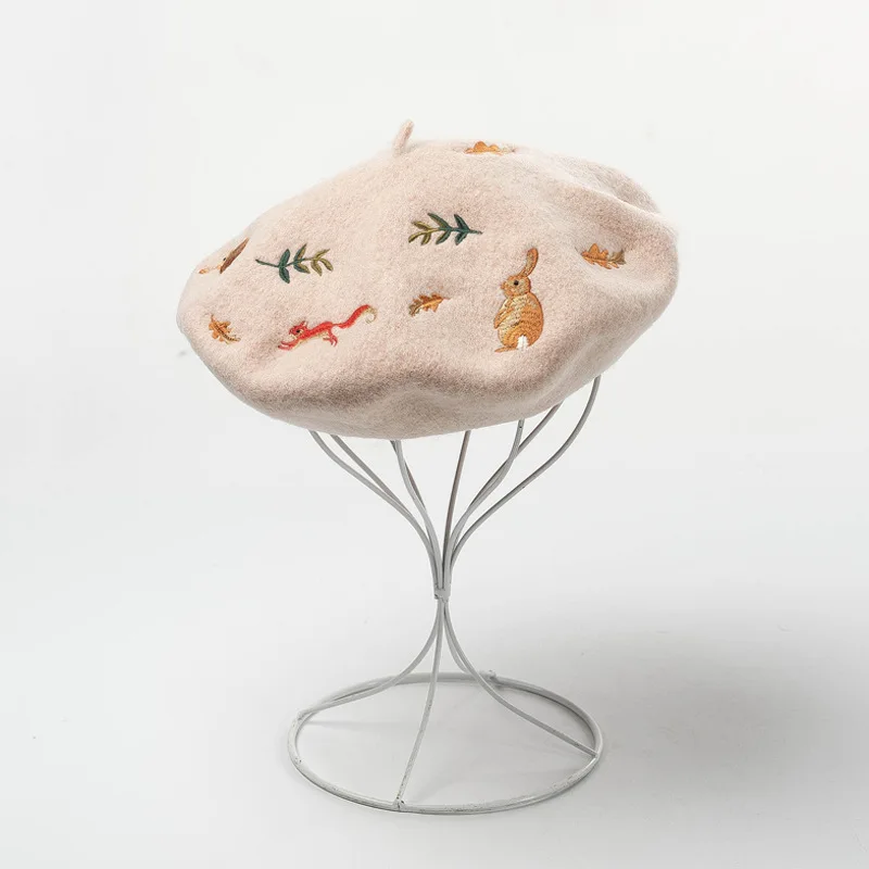2020 Fashion Winter Hat Korean Autumn and Winter New Mori Rabbit Squirrel Leaves Embroidered Wool Wool Beret Artist Hat Wool Hat
2020 Fashion Winter Hat Korean Autumn and Winter New Mori Rabbit Squirrel Leaves Embroidered Wool Wool Beret Artist Hat Wool Hat