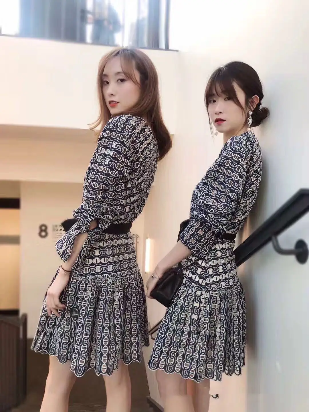 19 Summer Elegant Slim Fit V Collar Long Sleeve Waist Embroidery Dress Yuan 95050
19 Summer Elegant Slim Fit V Collar Long Sleeve Waist Embroidery Dress Yuan 95050
