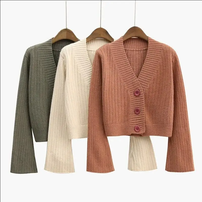 2020 Autumn Long Flare Sleeve Cardigan Short Sweater White Women Ribbed Knitted Cotton Tops V Neck Ladies Soft Outwear Female
2020 Autumn Long Flare Sleeve Cardigan Short Sweater White Women Ribbed Knitted Cotton Tops V Neck Ladies Soft Outwear Female