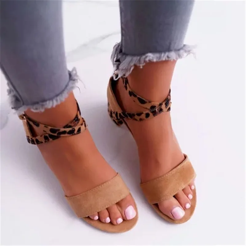 2020 New Leopard Print Buckle Sandals Solid Color Open Toe Ladies Sandals Summer Thin High Heels Comfortable Flock Shoes
2020 New Leopard Print Buckle Sandals Solid Color Open Toe Ladies Sandals Summer Thin High Heels Comfortable Flock Shoes