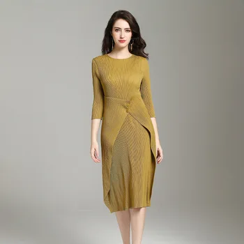 Plus Size Dress Women Spring Summer Elastic Loose Miyake Pleated Round Neck 3/4 Sleeve Solid Color Elegant Dress Mid-Calf Length
Plus Size Dress Women Spring Summer Elastic Loose Miyake Pleated Round Neck 3/4 Sleeve Solid Color Elegant Dress Mid-Calf Length