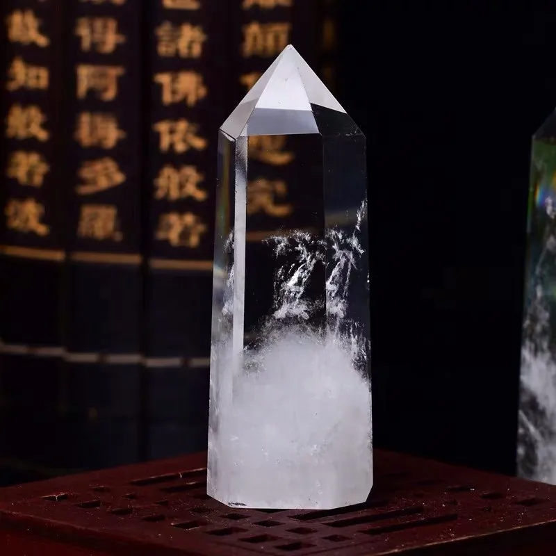 Натуральный резной прозрачный кварц с одной лечебной конечной кристаллической башней 170 г-250 г 
Натуральный резной прозрачный кварц с одной лечебной конечной кристаллической башней 170 г-250 г