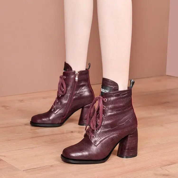High leather boots and female thick with documentary boot with side zipper Martin boots head layer cowhide
High leather boots and female thick with documentary boot with side zipper Martin boots head layer cowhide