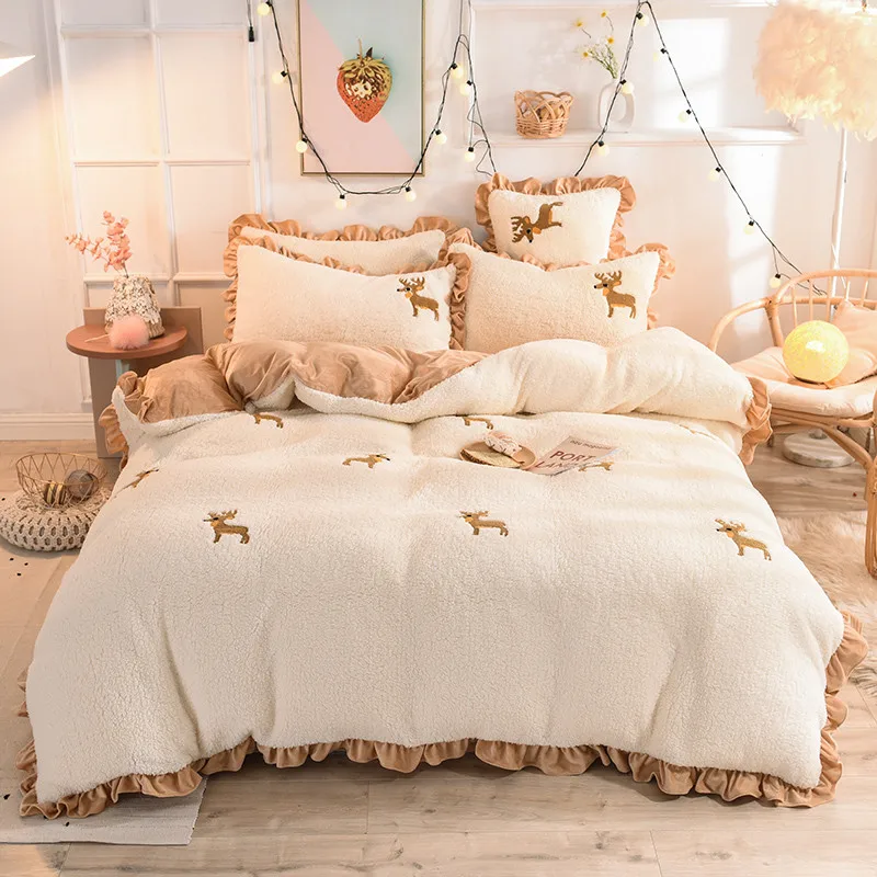 Fleece Shaggy Cute Deer Pattern Duvet Cover set Heavyweigh Soft Warm Bedding set Bed sheet Comforter Cover Queen King size 4Pcs
Fleece Shaggy Cute Deer Pattern Duvet Cover set Heavyweigh Soft Warm Bedding set Bed sheet Comforter Cover Queen King size 4Pcs