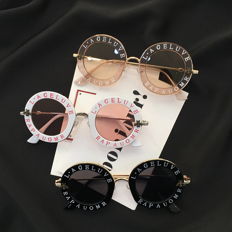 Ins Europe and America retro letter sunglasses new Korea ulzzang Harajuku fashion simple street hip hop casual female sunglasses
Ins Europe and America retro letter sunglasses new Korea ulzzang Harajuku fashion simple street hip hop casual female sunglasses