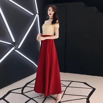 Simple atmosphere was thin and the word shoulder toast clothing bride married new red long banquet back door evening dress skirt 
Simple atmosphere was thin and the word shoulder toast clothing bride married new red long banquet back door evening dress skirt