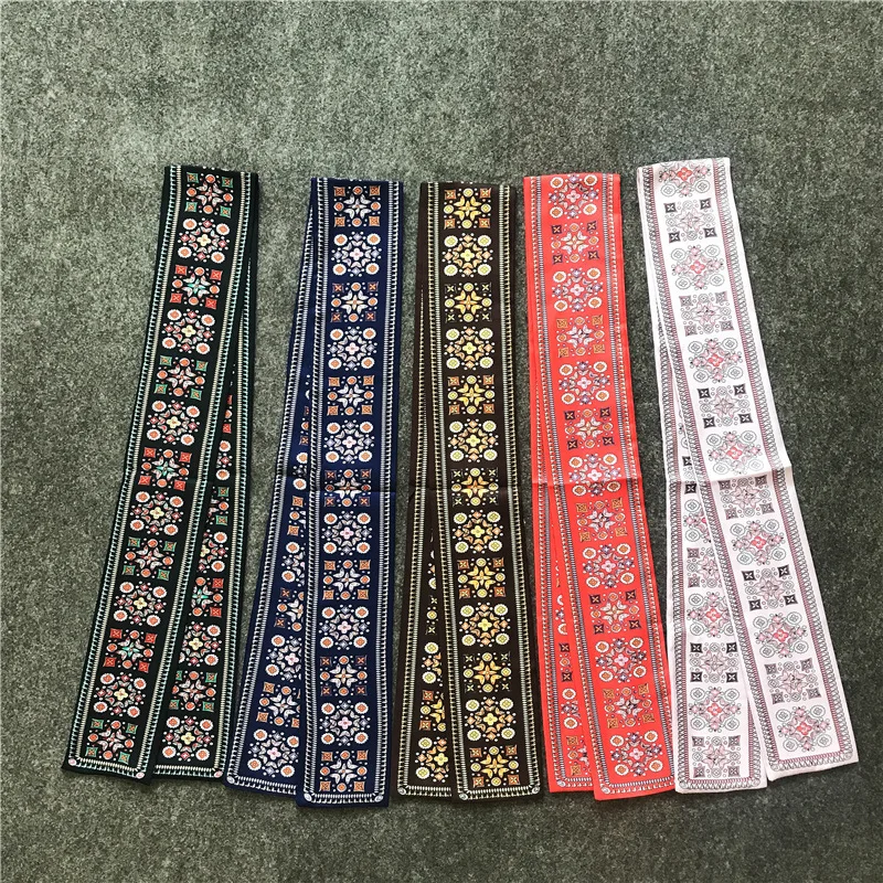 Квадратный угловой маленький шёлковый шарф с ручкой и бриллиантами, тонкая узкая лента, декоративный женский воротник
Квадратный угловой маленький шёлковый шарф с ручкой и бриллиантами, тонкая узкая лента, декоративный женский воротник