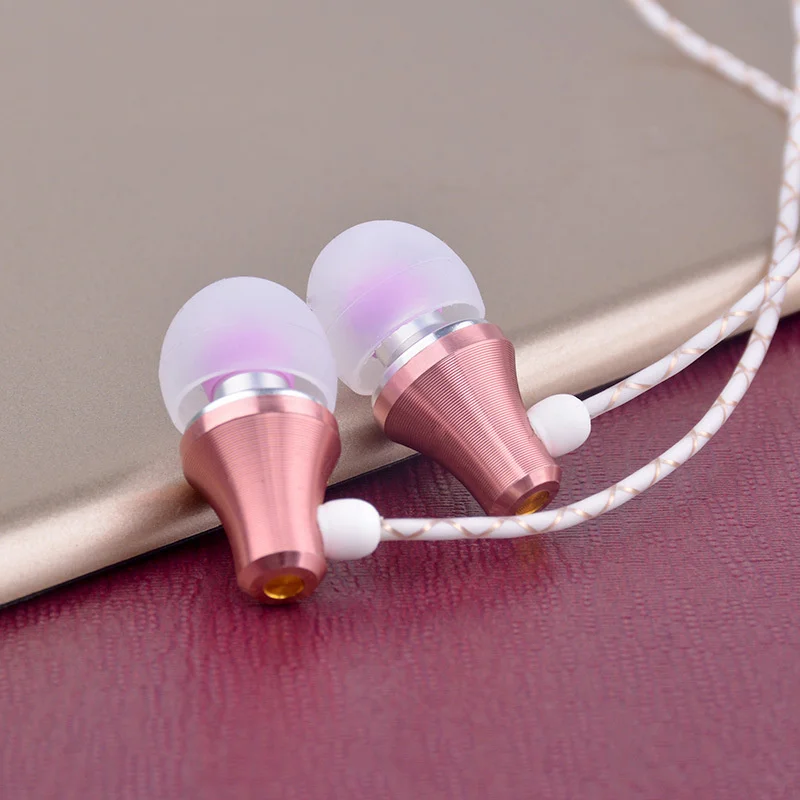 3.5mm In-Ear Earphone Metal Stereo Sound Headset Gamer Earbuds Control Button With Microphone For PC Smartphone Tablet Computer 3.5mm In-Ear Earphone Metal Stereo Sound Headset Gamer Earbuds Control Button With Microphone For PC Smartphone Tablet Computer