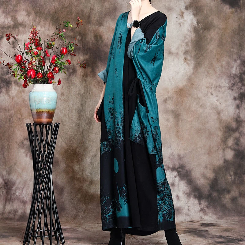 Autumn The New Large Size Women's Retro Printing Splicing V-neck Dress Loose Bat Sleeve Robe
Autumn The New Large Size Women's Retro Printing Splicing V-neck Dress Loose Bat Sleeve Robe