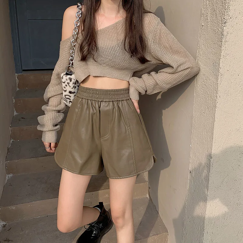 High Quality 2022 Women High Elastic Waist Wide Leg Leather Shorts Casual Female Loose PU Faux Leather Shorts Short Pant Khaki
High Quality 2022 Women High Elastic Waist Wide Leg Leather Shorts Casual Female Loose PU Faux Leather Shorts Short Pant Khaki