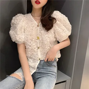 puff sleeved women shirts 2020 summer new v-neck short-sleeved solid flower embroidery lady elegant shirts outwear coat tops 
puff sleeved women shirts 2020 summer new v-neck short-sleeved solid flower embroidery lady elegant shirts outwear coat tops