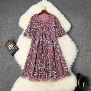 Runway Fashion Designer Summer Dress Women 2020 New Elegant V Neck Flare Sleeve Floral Embroidery Loose Dress Casual Vestidos
Runway Fashion Designer Summer Dress Women 2020 New Elegant V Neck Flare Sleeve Floral Embroidery Loose Dress Casual Vestidos