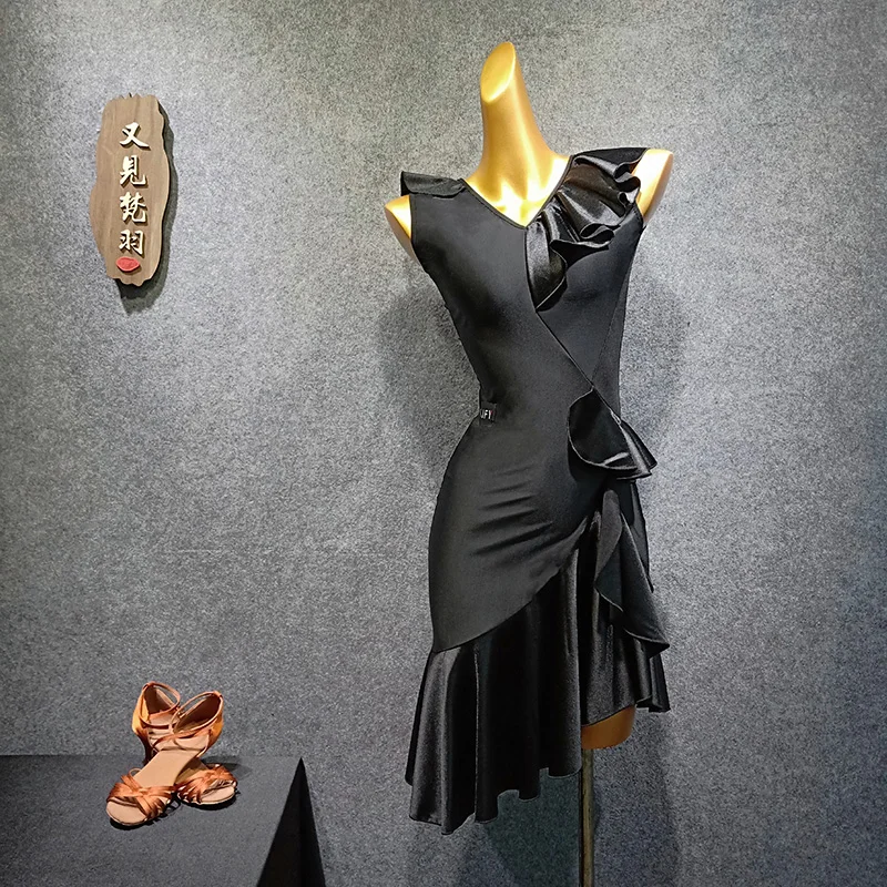 2019 Year YJFY Brand New Dance Latin Dress Black V-Neck Sleeveless Tank Ruffles Patchwork Dancer Black Dress lamengo Tango D
2019 Year YJFY Brand New Dance Latin Dress Black V-Neck Sleeveless Tank Ruffles Patchwork Dancer Black Dress lamengo Tango D