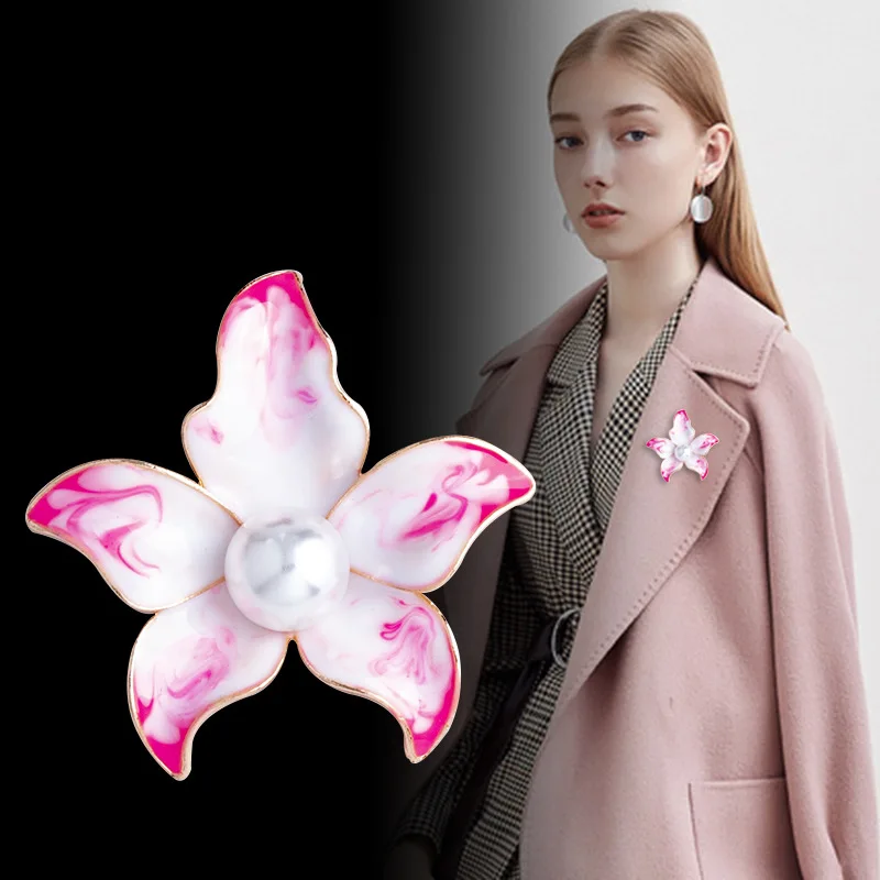 Korean Pink Flower Brooch Enamel Pearl Lapel Pin Coat Scarf Buckle Badge Clothing Brooches Jewelry Luxury for Women Accessories
Korean Pink Flower Brooch Enamel Pearl Lapel Pin Coat Scarf Buckle Badge Clothing Brooches Jewelry Luxury for Women Accessories