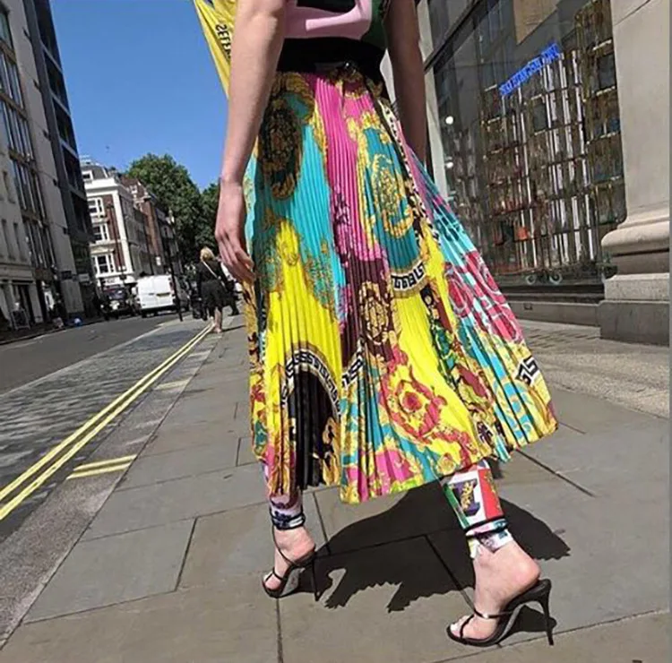 2019 New Style Baroque Vacation Style Camisole + Printed High-waisted Pleated Skirt Two-Piece Set
2019 New Style Baroque Vacation Style Camisole + Printed High-waisted Pleated Skirt Two-Piece Set