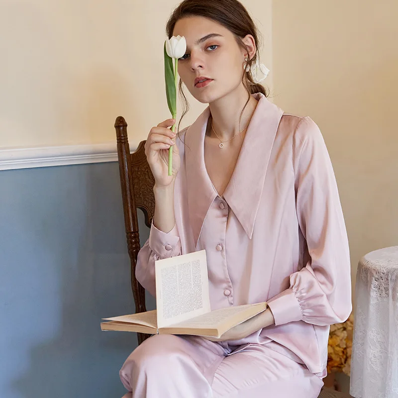 Pure Color Temperament Shirt Design Lazy Style Retro Palace European Style Ice Silk Pajamas Suit Home Service Long Sleeves
Pure Color Temperament Shirt Design Lazy Style Retro Palace European Style Ice Silk Pajamas Suit Home Service Long Sleeves