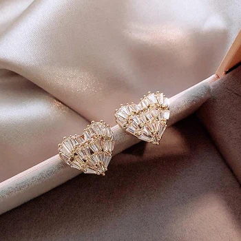 Korea new design hot fashion jewelry luxury copper inlaid zircon earrings elegant love earrings for women gift
Korea new design hot fashion jewelry luxury copper inlaid zircon earrings elegant love earrings for women gift