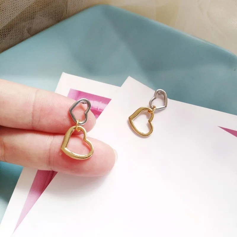 Creative Simple Hollow Love Small Earrings Korean Fashion Compact Metal Texture Jewelry Temperament Girl Women's Accessories
Creative Simple Hollow Love Small Earrings Korean Fashion Compact Metal Texture Jewelry Temperament Girl Women's Accessories