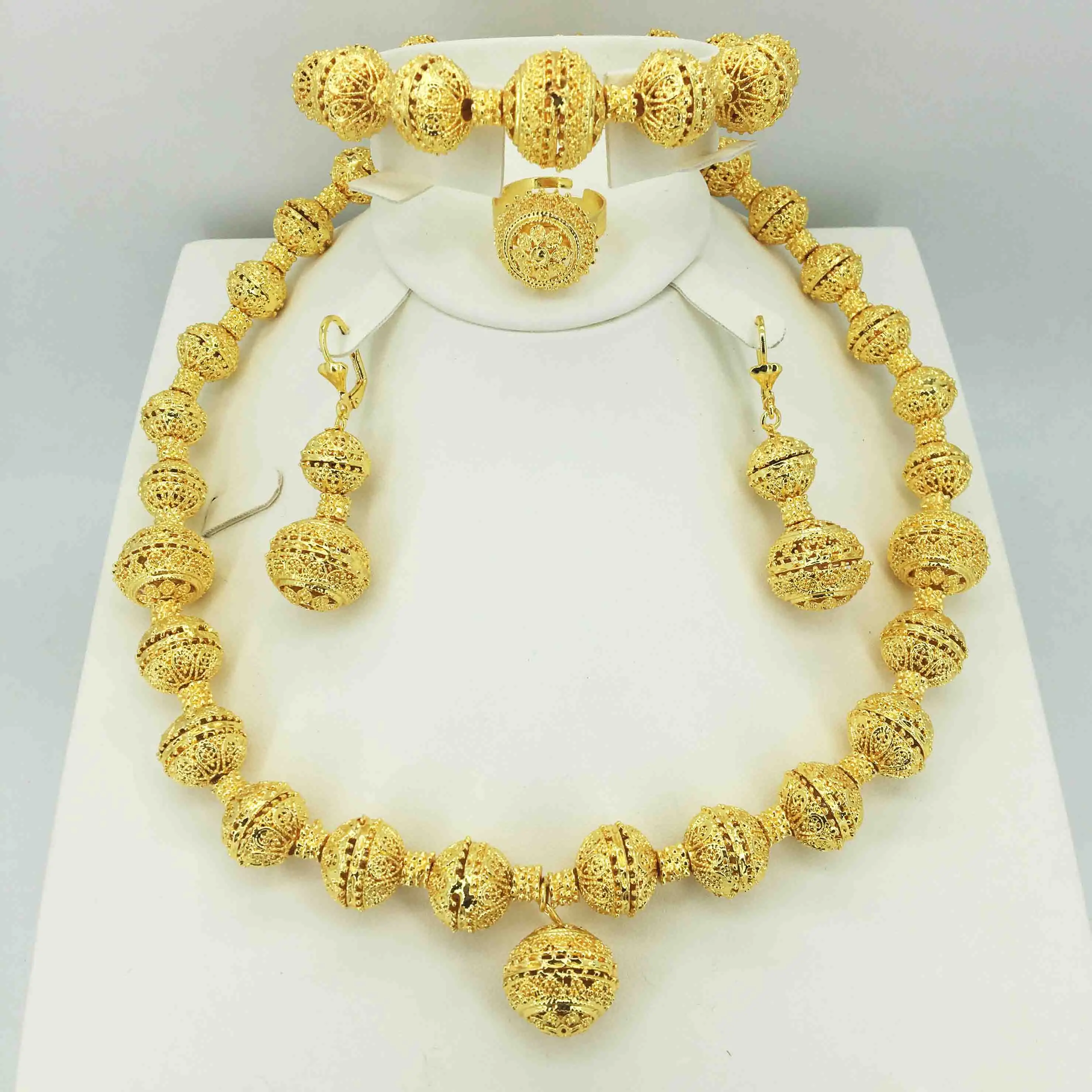 

Bridal gift fashion high quality African jewelry set female necklace earrings bracelet travel gold jewelry set