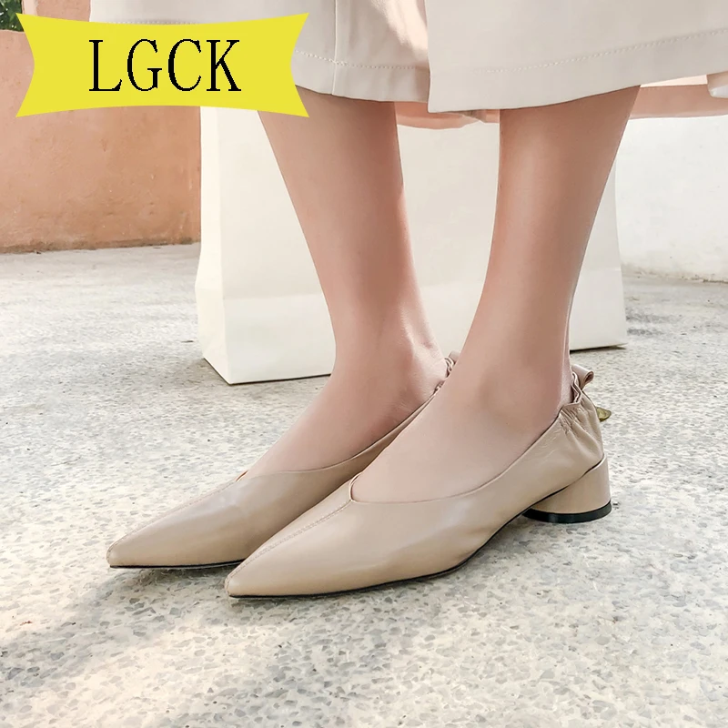Plus Size 34-41 Genuine Leather Women's Low Shoes Thick with Shallow Mouth Pointed Shoes Soft Leather Feet Low Heel Retro Shoes
Plus Size 34-41 Genuine Leather Women's Low Shoes Thick with Shallow Mouth Pointed Shoes Soft Leather Feet Low Heel Retro Shoes