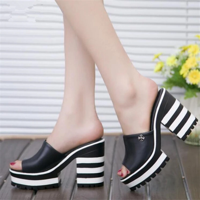 New Summer 2018 Women Sandals Flat Slippers Flip Flops Open Toe Slides Female Fashion Black White Dot Pattern Sandals Woman C292
New Summer 2018 Women Sandals Flat Slippers Flip Flops Open Toe Slides Female Fashion Black White Dot Pattern Sandals Woman C292