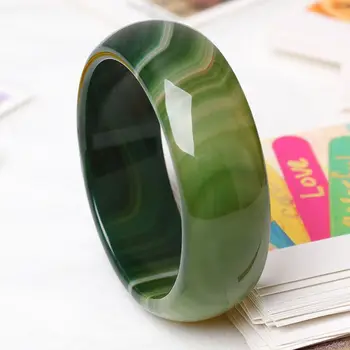 Natural green agate wide-brimmed bracelet woman sends mom with her own
Natural green agate wide-brimmed bracelet woman sends mom with her own