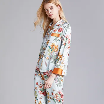 Women Autumn Long-sleeved Lounge Sleepwear Pajamas pajamas ladies summer thin silk print long sleeve home service suit 
Women Autumn Long-sleeved Lounge Sleepwear Pajamas pajamas ladies summer thin silk print long sleeve home service suit