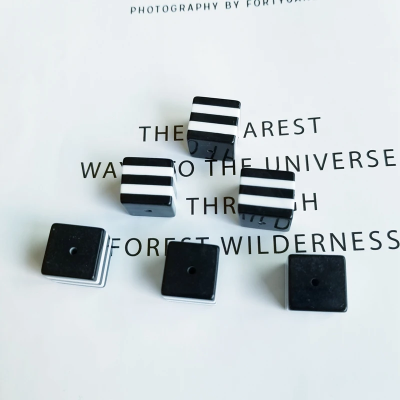 10pcs DIY Handmade Jewelry Accessories Acetic Acid Personal Black-and-White Pendant Ear Jewelry Material
10pcs DIY Handmade Jewelry Accessories Acetic Acid Personal Black-and-White Pendant Ear Jewelry Material