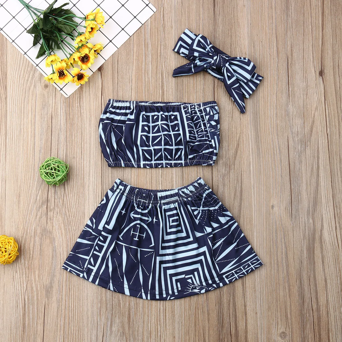 Little Girl\u2019s Skirt Three Piece Suit Personality Printing Tube Top A-line Short Skirt with Headband 2-5Y
Little Girl\u2019s Skirt Three Piece Suit Personality Printing Tube Top A-line Short Skirt with Headband 2-5Y