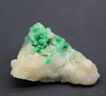 50g Natural gem-grade green emerald mineral crystal specimens stones and crystals quartz crystals from china
50g Natural gem-grade green emerald mineral crystal specimens stones and crystals quartz crystals from china