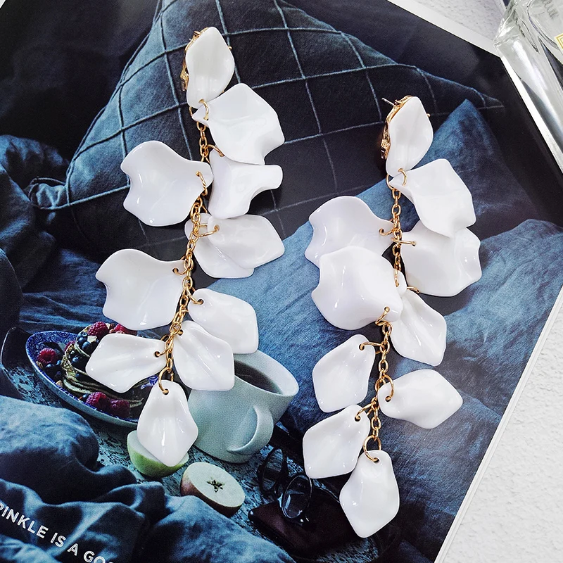 2019 New Arrival Trendy Women Dangle Earrings Long Earrings White Petals Exaggerated Eardrop Earrings Trend Female Jewelry
2019 New Arrival Trendy Women Dangle Earrings Long Earrings White Petals Exaggerated Eardrop Earrings Trend Female Jewelry