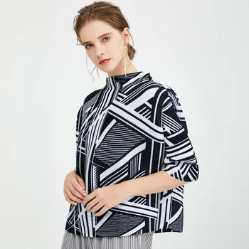 LANMREM 2020 New autumn Stand Collar Irregular Stripe Print T-shirt Women Streetwear Casual Loose Elastic Half Sleeve Tops PD096 
LANMREM 2020 New autumn Stand Collar Irregular Stripe Print T-shirt Women Streetwear Casual Loose Elastic Half Sleeve Tops PD096