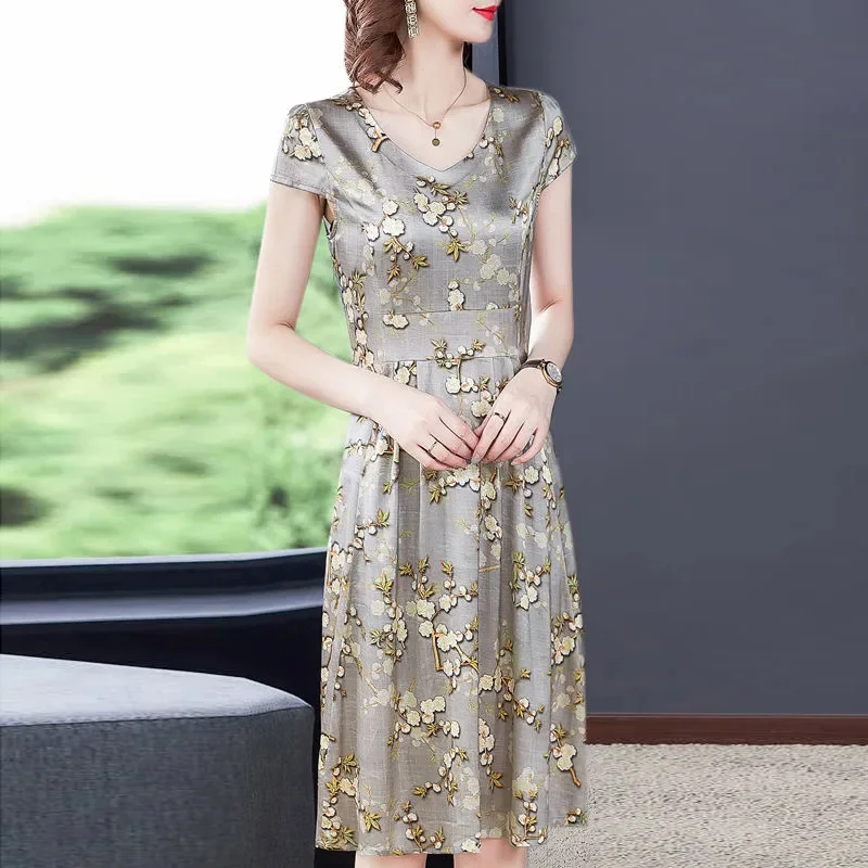 2021 New Summer V-Neck Fahion Silk Dresses Plus Size Temperament Slim High Waist Women Short Sleeve Print Femal Dresses LJ3041
2021 New Summer V-Neck Fahion Silk Dresses Plus Size Temperament Slim High Waist Women Short Sleeve Print Femal Dresses LJ3041