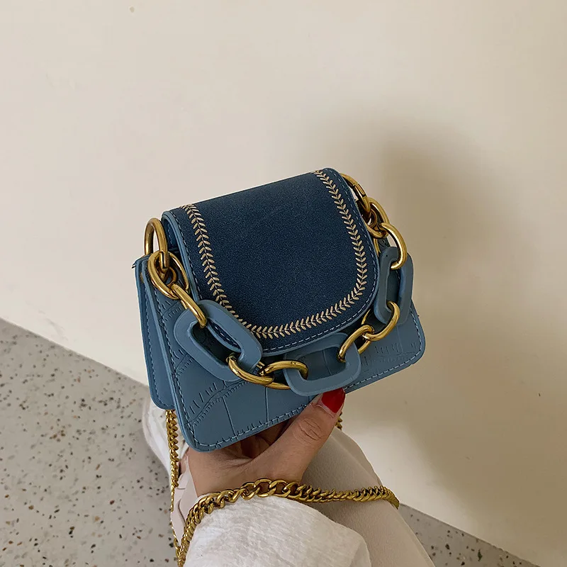 2019 new Korean version of the embroidery line mini coin purse simple chain stitching shoulder diagonal small square bag
2019 new Korean version of the embroidery line mini coin purse simple chain stitching shoulder diagonal small square bag