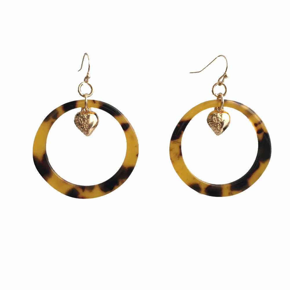 2019 New arrival gold color plating half textured heart in leopard printed acrylic round circle drop earrings for women
2019 New arrival gold color plating half textured heart in leopard printed acrylic round circle drop earrings for women