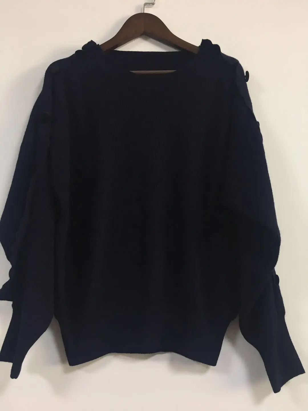 Autumn 2019 New Sleeve Ruffled Buckle Black Knit Sweater Pullovers Computer Knitted Black Sweater Women
Autumn 2019 New Sleeve Ruffled Buckle Black Knit Sweater Pullovers Computer Knitted Black Sweater Women
