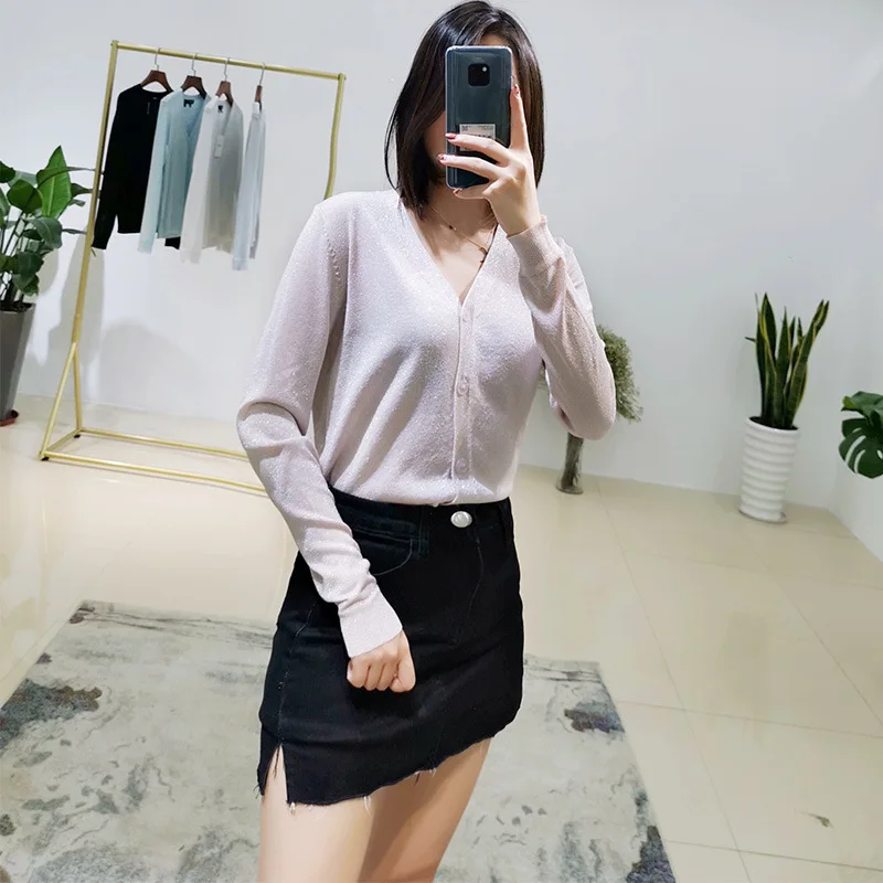 Women Sweater 2019 Spring New Silk V-neck Thin Section Ice Silk Long-sleeved Sweater High-end Small Jacket Button Cardigan
Women Sweater 2019 Spring New Silk V-neck Thin Section Ice Silk Long-sleeved Sweater High-end Small Jacket Button Cardigan