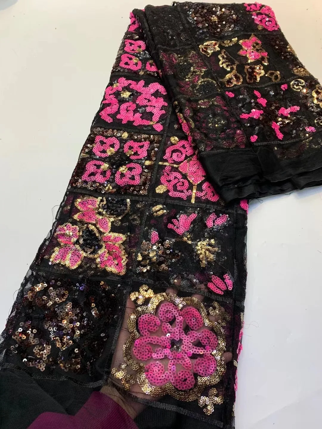 The Latest African Lace Fabric 2021 High-quality Lace Sequins French Nigeria Lace Fabric, Used For Sewing Wedding Dresses ZX4650
The Latest African Lace Fabric 2021 High-quality Lace Sequins French Nigeria Lace Fabric, Used For Sewing Wedding Dresses ZX4650